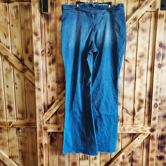Wild Fable ruched low rise flare raw hem jeans Size 16 - Picture 6 of 7